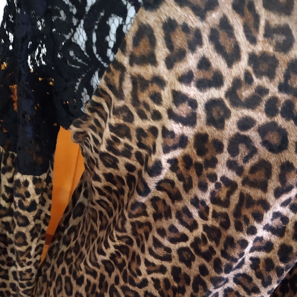 size M Michal Kors Womens Animal Print Round Neck Lace Pullover T-Shirt - Picture 9 of 16